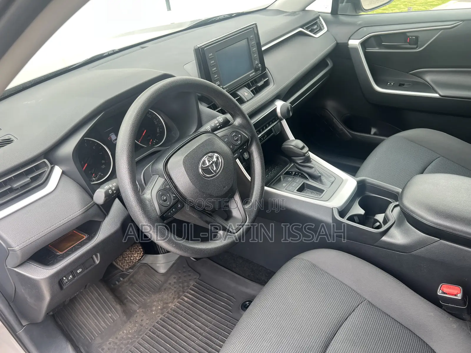 Toyota RAV4 LE 2021 Silver