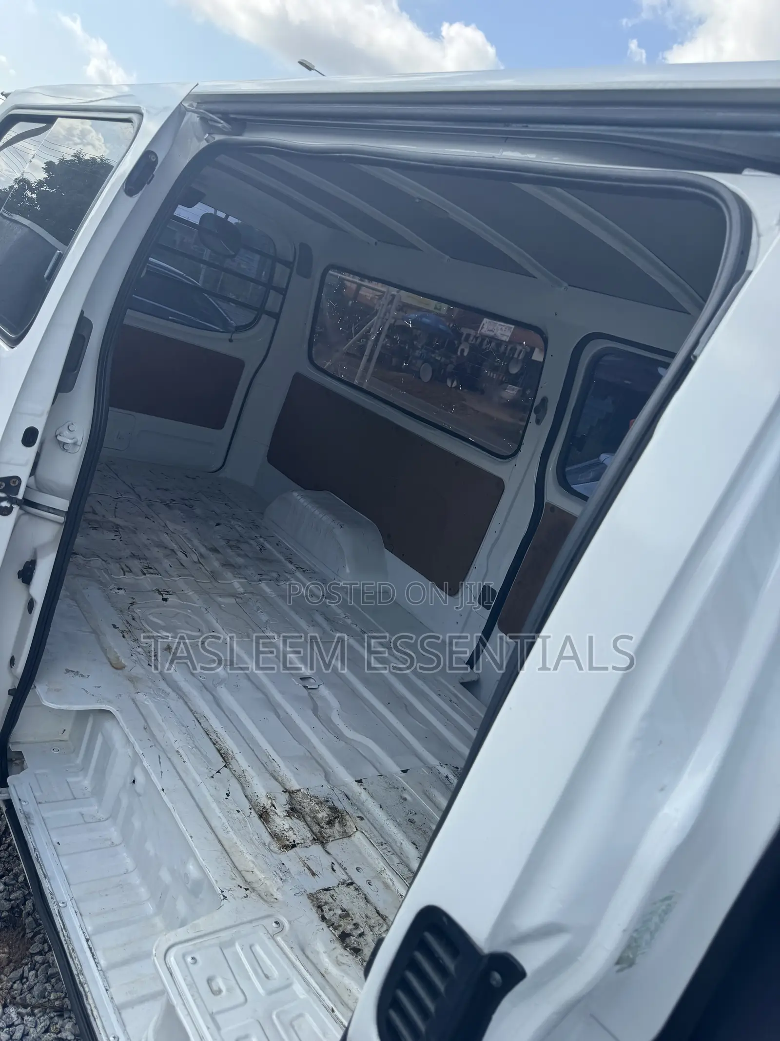 Nissan Caravan 2011 White