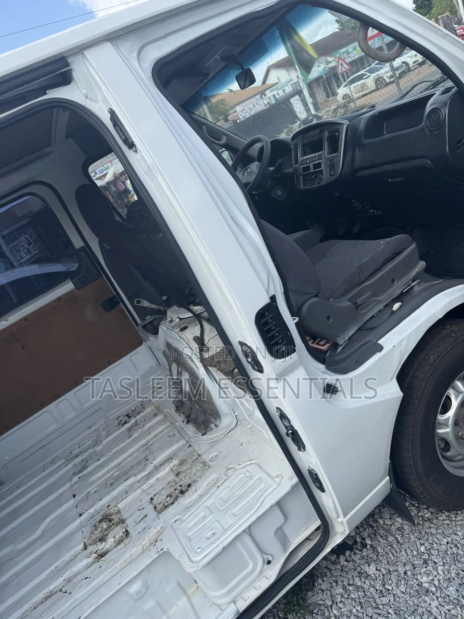 Nissan Caravan 2011 White