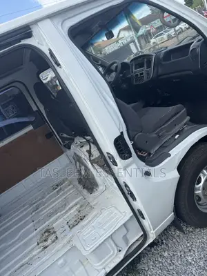 Nissan Caravan 2011 White