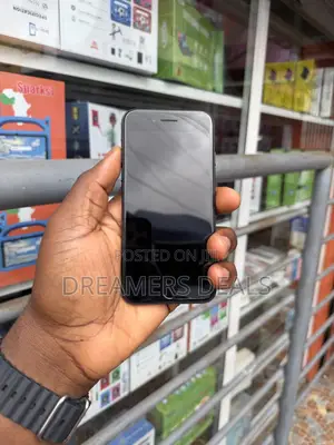 Apple iPhone SE (2022) 64 GB Black