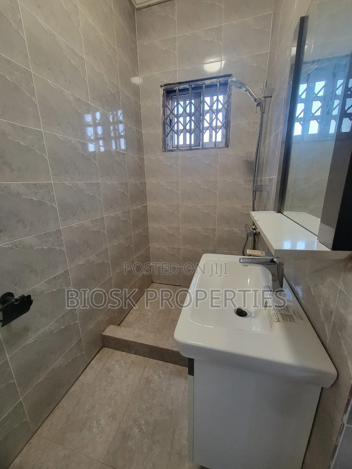 2bdrm Apartment in Biosk Properties, Malejor for rent