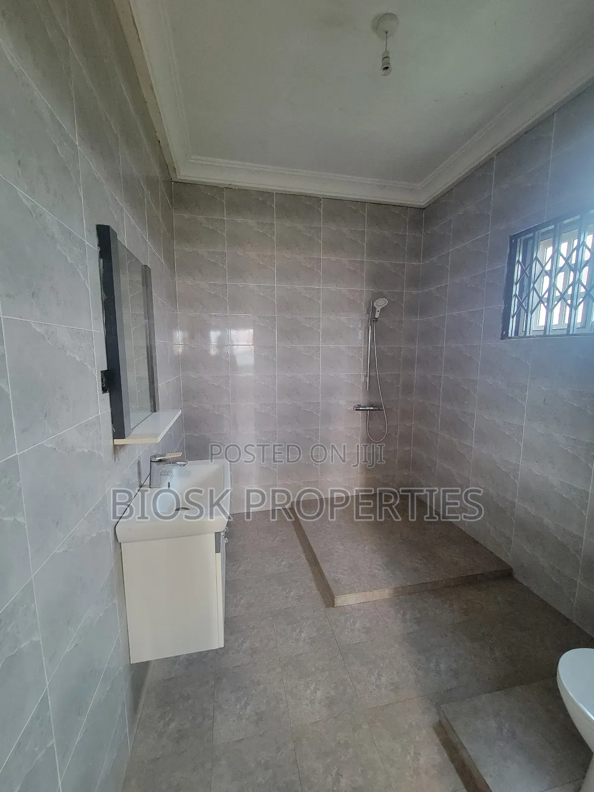 2bdrm Apartment in Biosk Properties, Malejor for rent