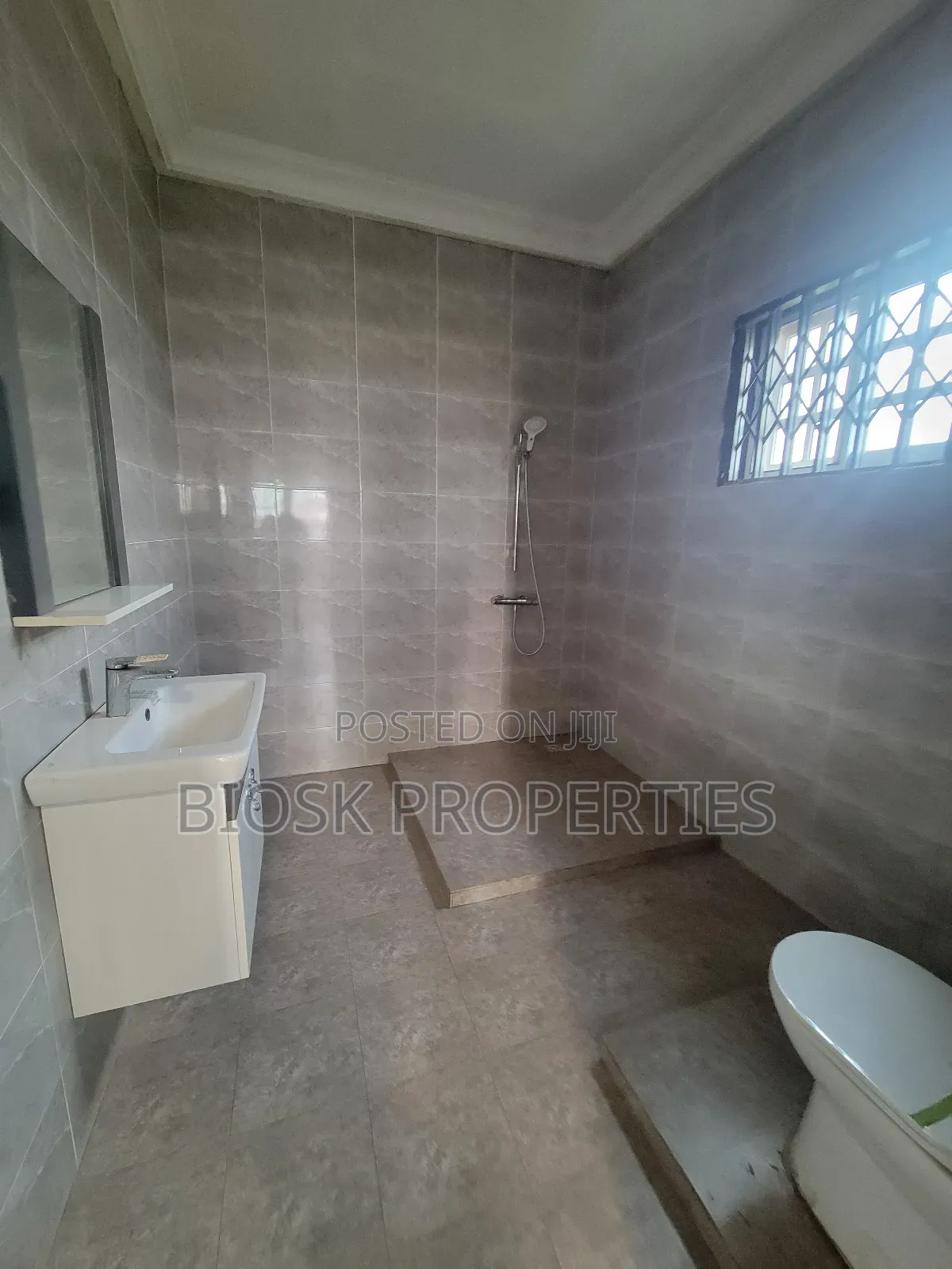 2bdrm Apartment in Biosk Properties, Malejor for rent