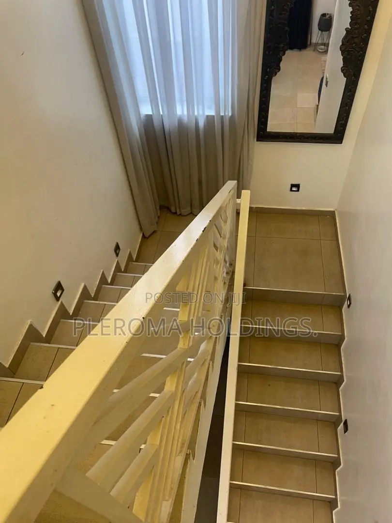 3bdrm Duplex in Oyarifa for sale
