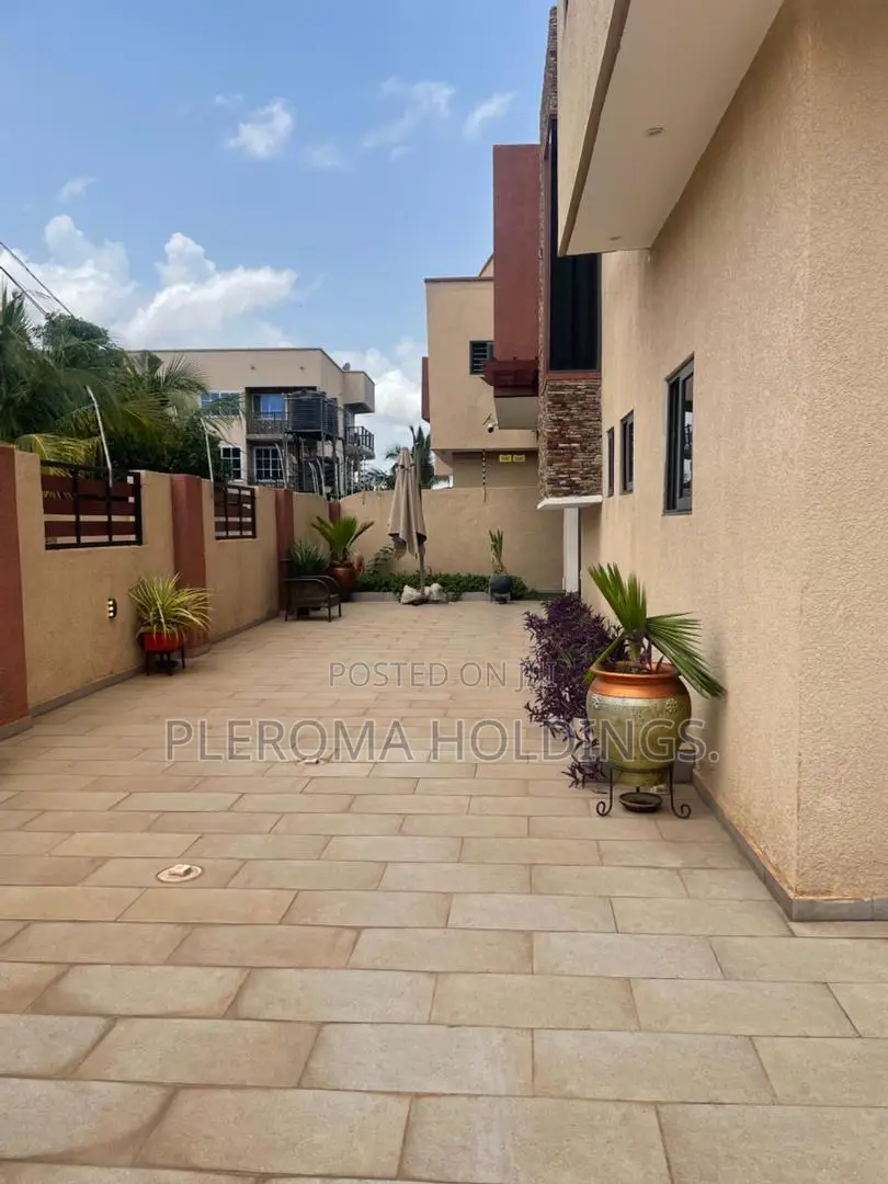 3bdrm Duplex in Oyarifa for sale