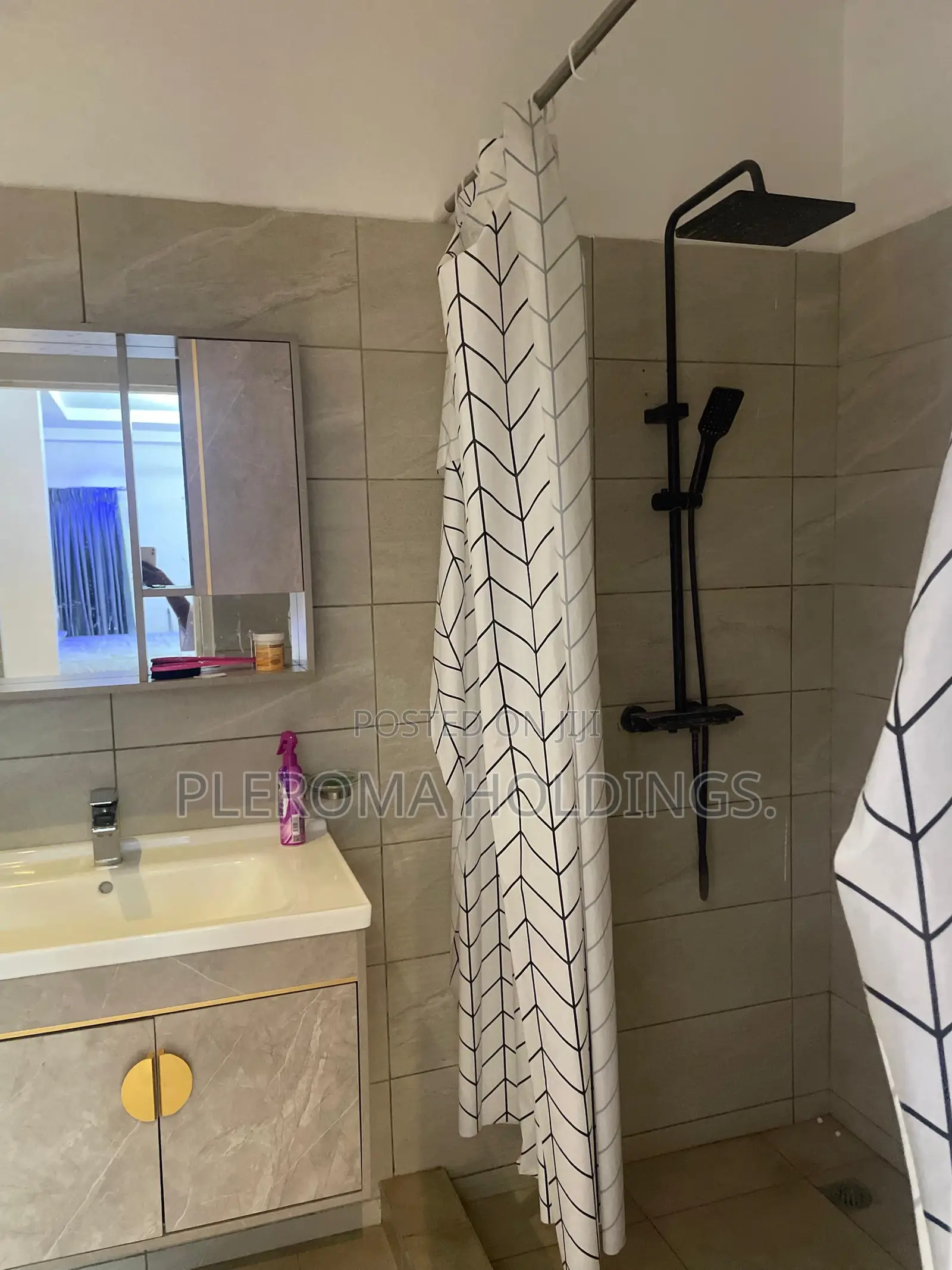 3bdrm Duplex in Oyarifa for sale