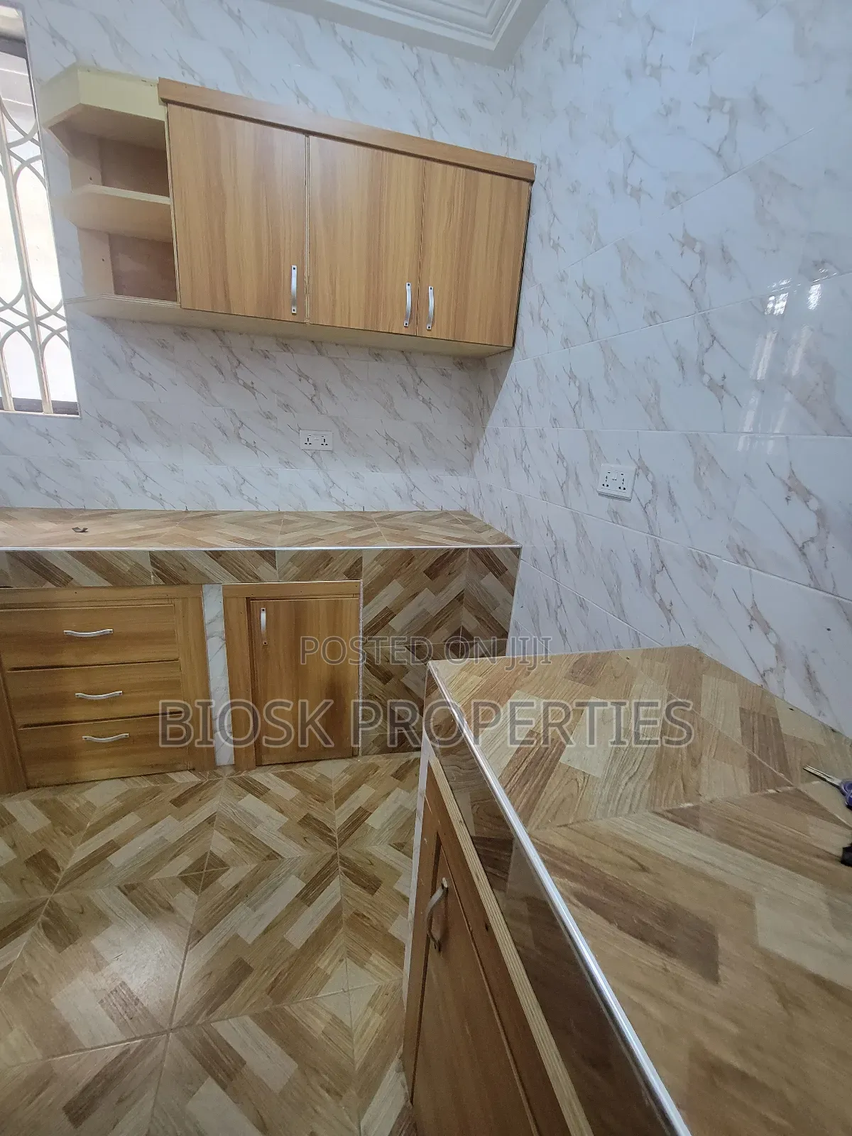 3bdrm House in Biosk Properties, Malejor for rent