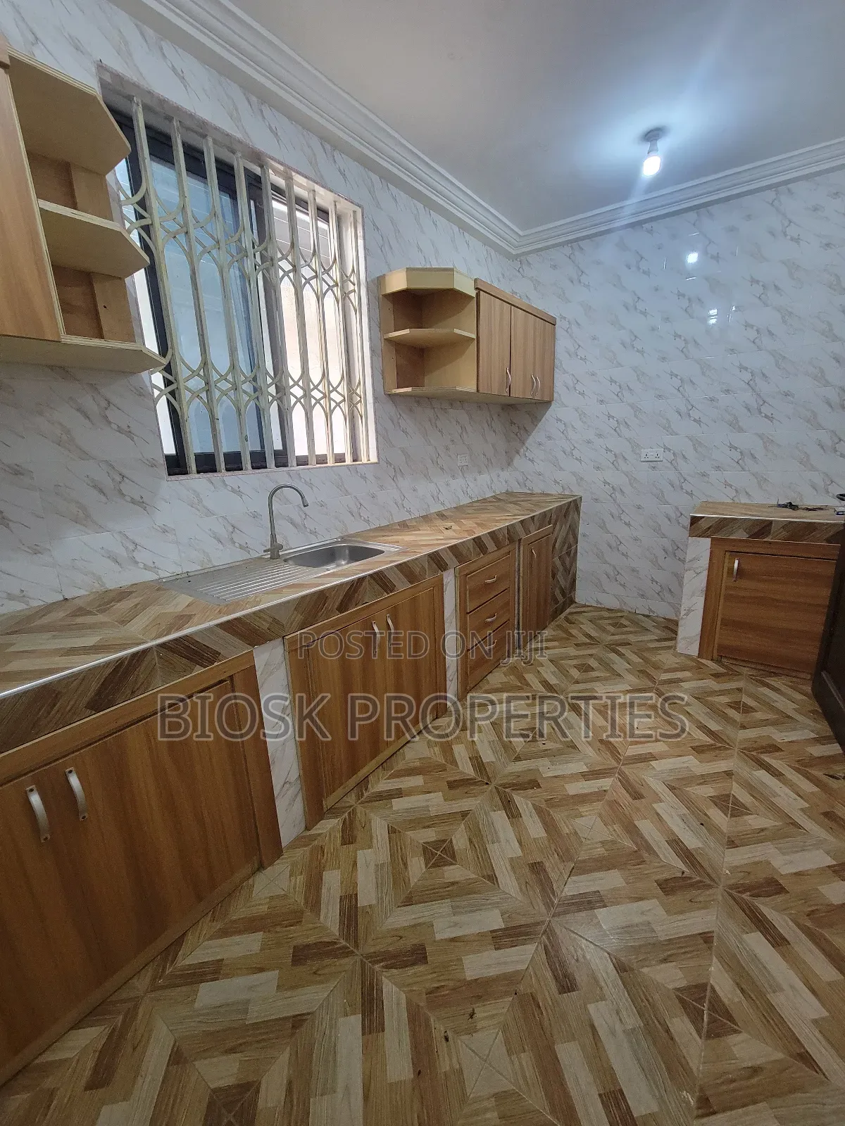 3bdrm House in Biosk Properties, Malejor for rent