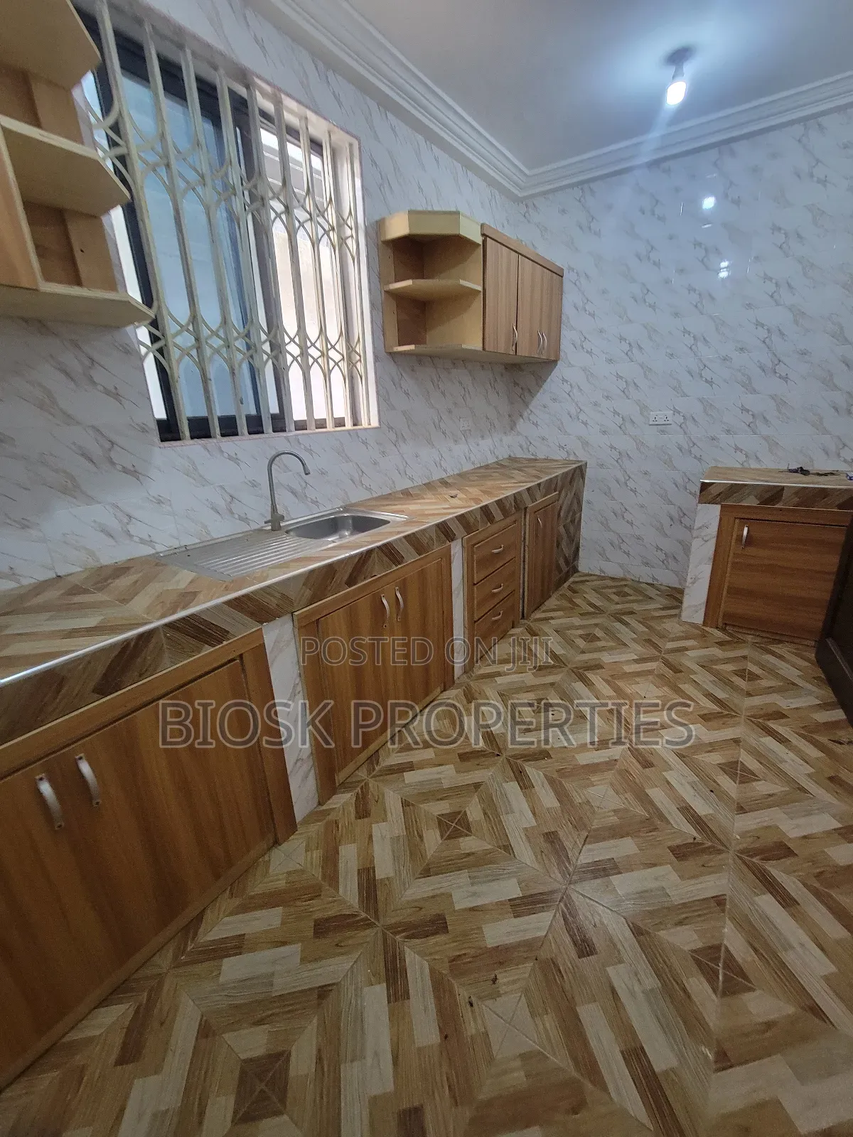 3bdrm House in Biosk Properties, Malejor for rent