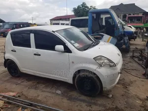 Toyota Passo 1.0 AWD 2012 White