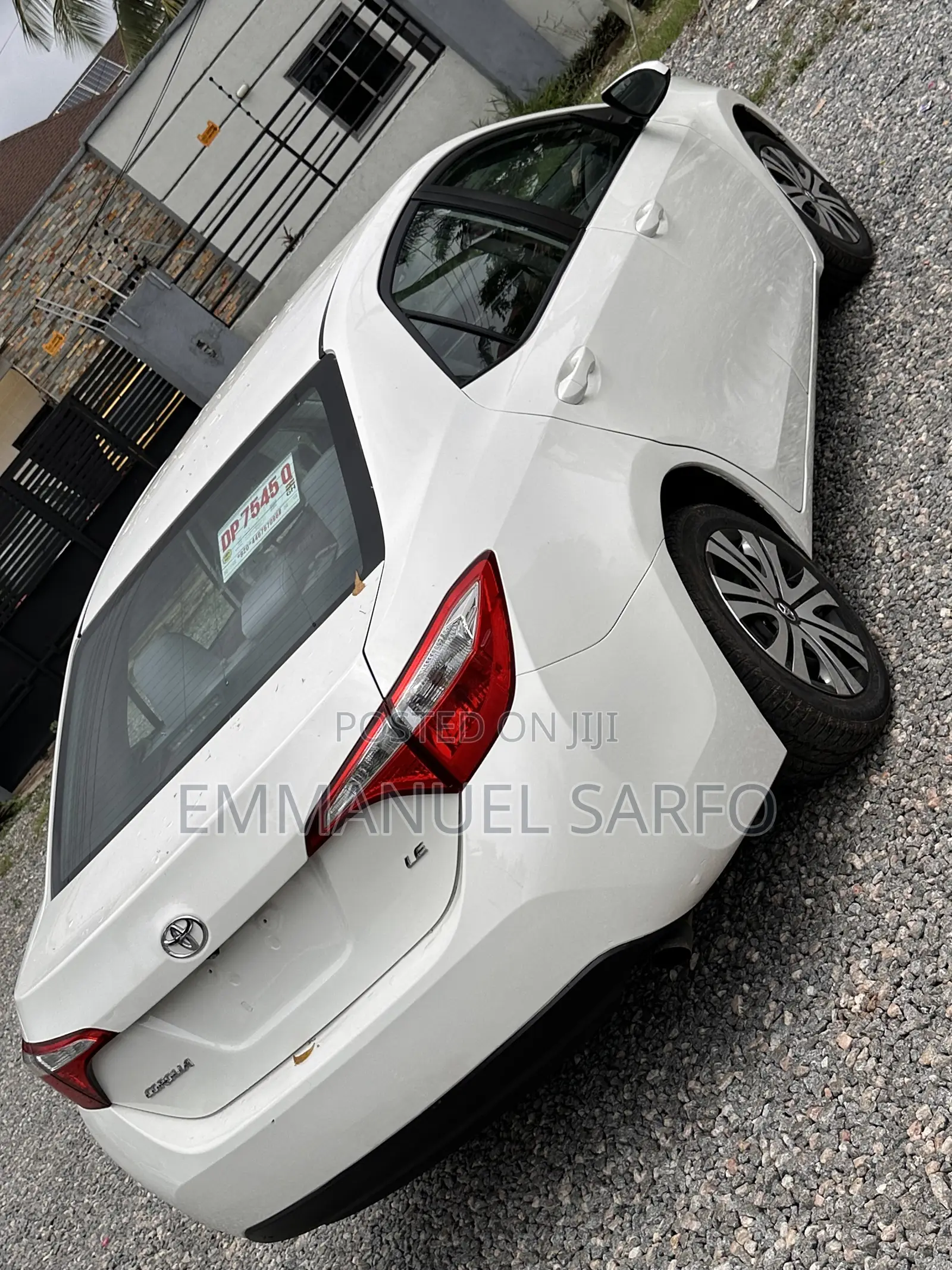 Toyota Corolla LE 4dr Sedan (1.8L 4cyl CVT) 2016 White