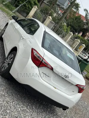 Toyota Corolla LE 4dr Sedan (1.8L 4cyl CVT) 2016 White