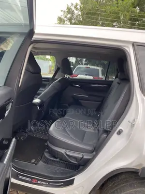 Toyota Highlander LE FWD 2024 White