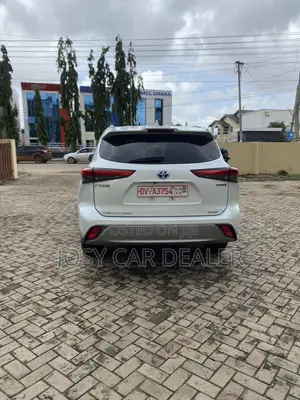 Toyota Highlander LE FWD 2024 White