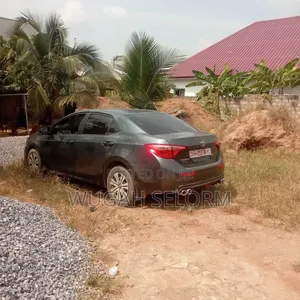Toyota Corolla SE 4dr Sedan (1.8L 4cyl Manual) 2017 Gray