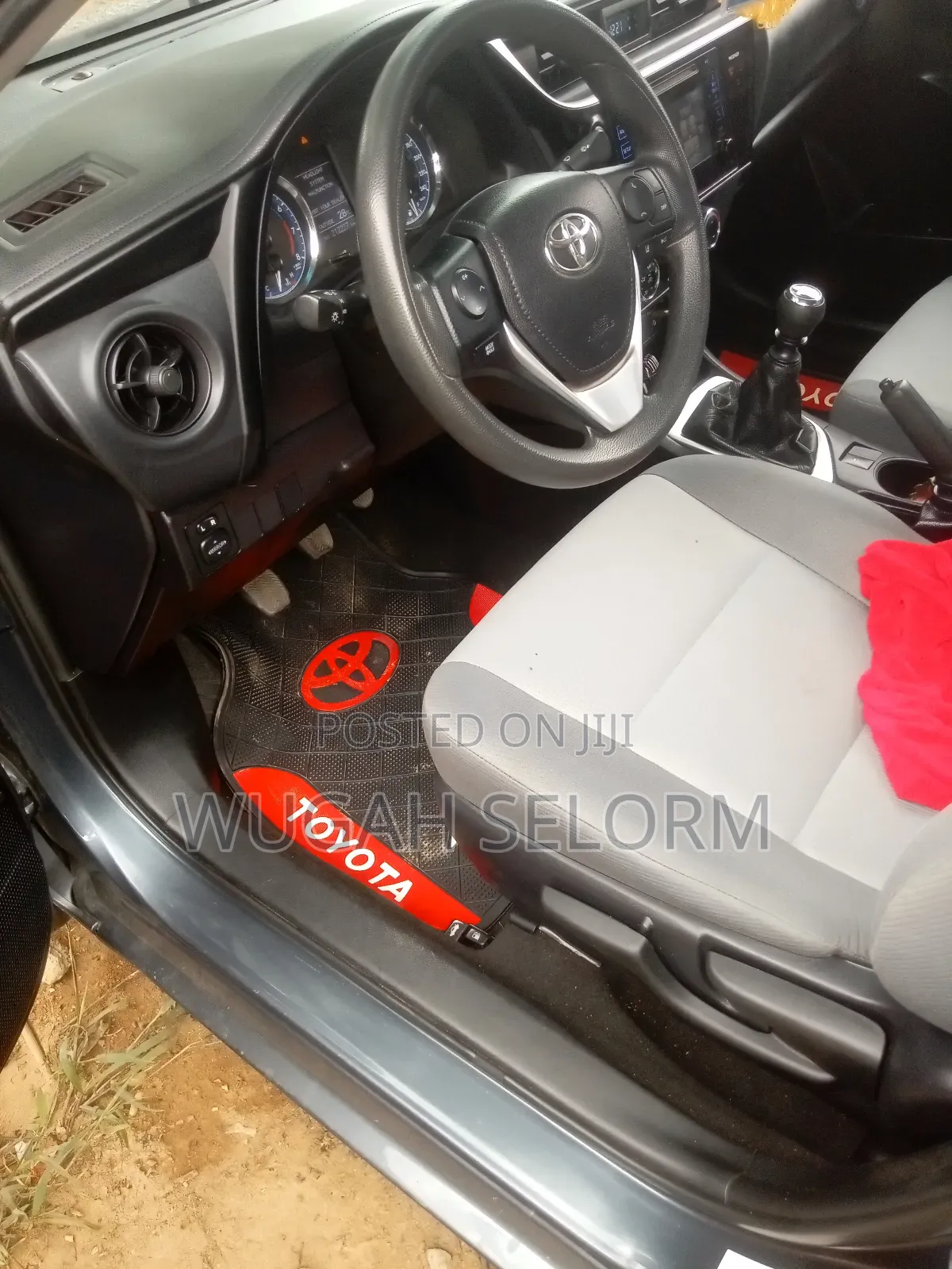 Toyota Corolla SE 4dr Sedan (1.8L 4cyl Manual) 2017 Gray