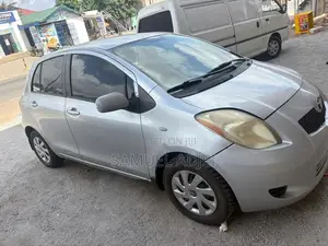 Toyota Yaris 2010 Silver