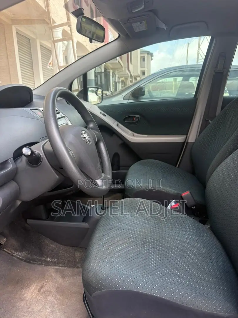 Toyota Yaris 2010 Silver
