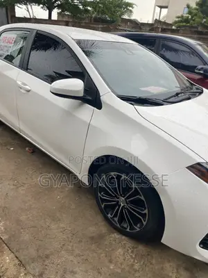 Toyota Corolla LE Eco (1.8L 4cyl 2A) 2018 White