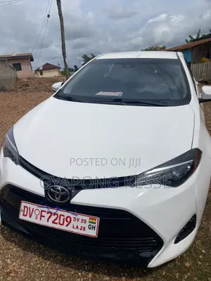 Toyota Corolla LE Eco (1.8L 4cyl 2A) 2018 White