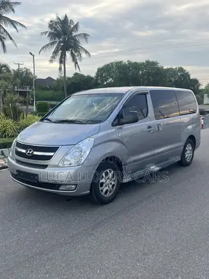 Hyundai Staria 2022 Silver