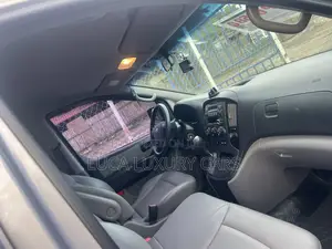 Hyundai Staria 2022 Silver