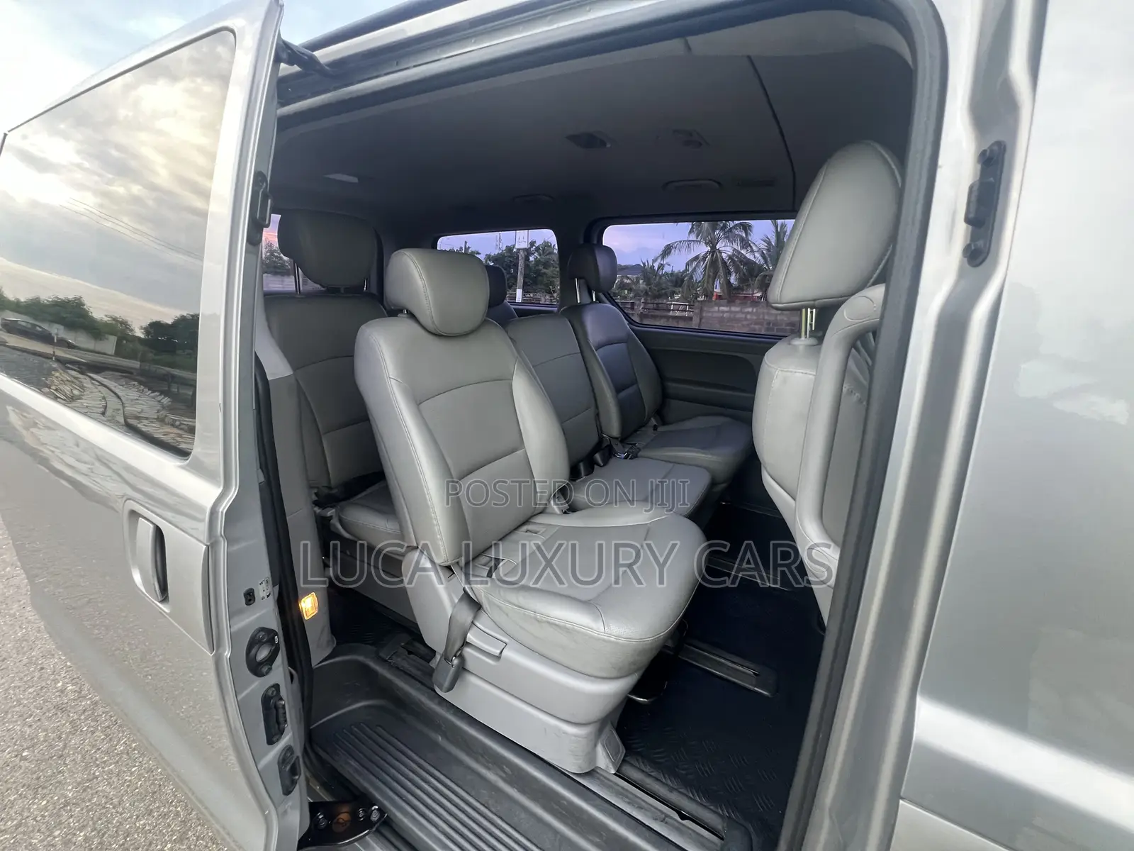 Hyundai Staria 2022 Silver