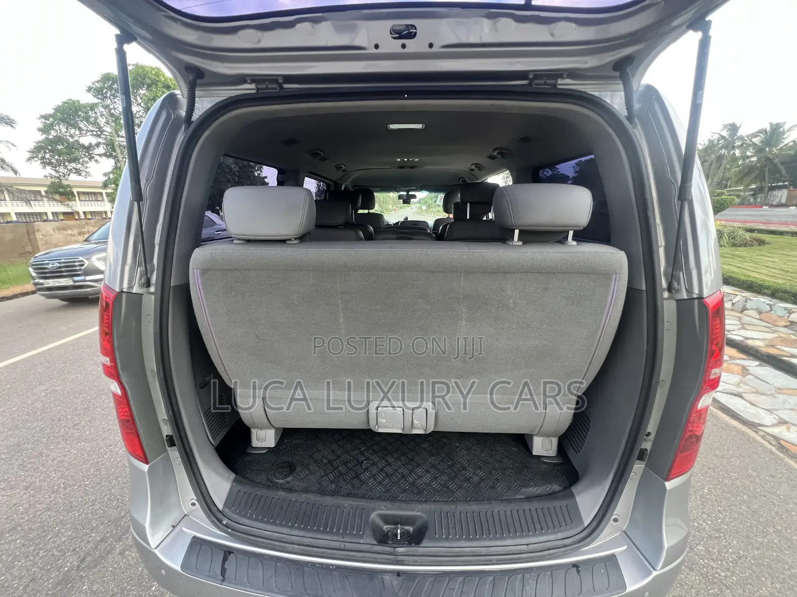 Hyundai Staria 2022 Silver