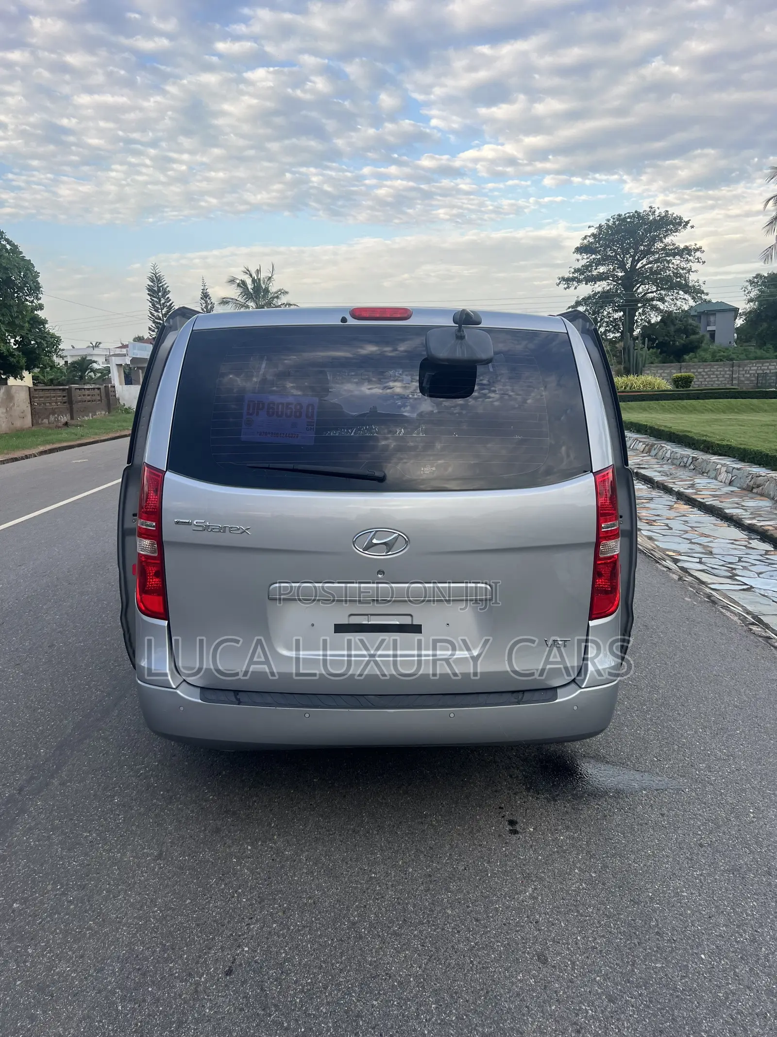 Hyundai Staria 2022 Silver