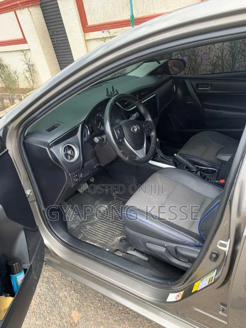 Toyota Corolla XSE (1.8L 4cyl 2A) 2019 Gray