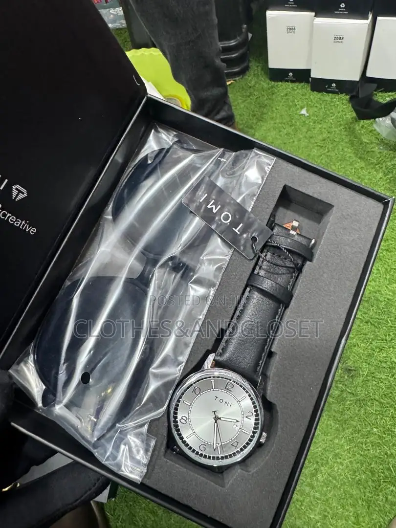This Tomi Men's Wristwatch Set Features a Watch and Glasses