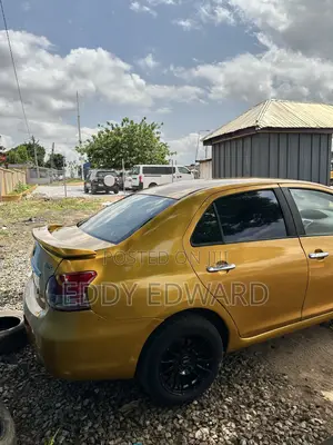 Toyota Yaris 2010 Gold