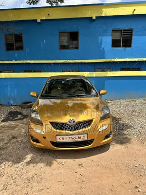 Toyota Yaris 2010 Gold