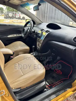 Toyota Yaris 2010 Gold