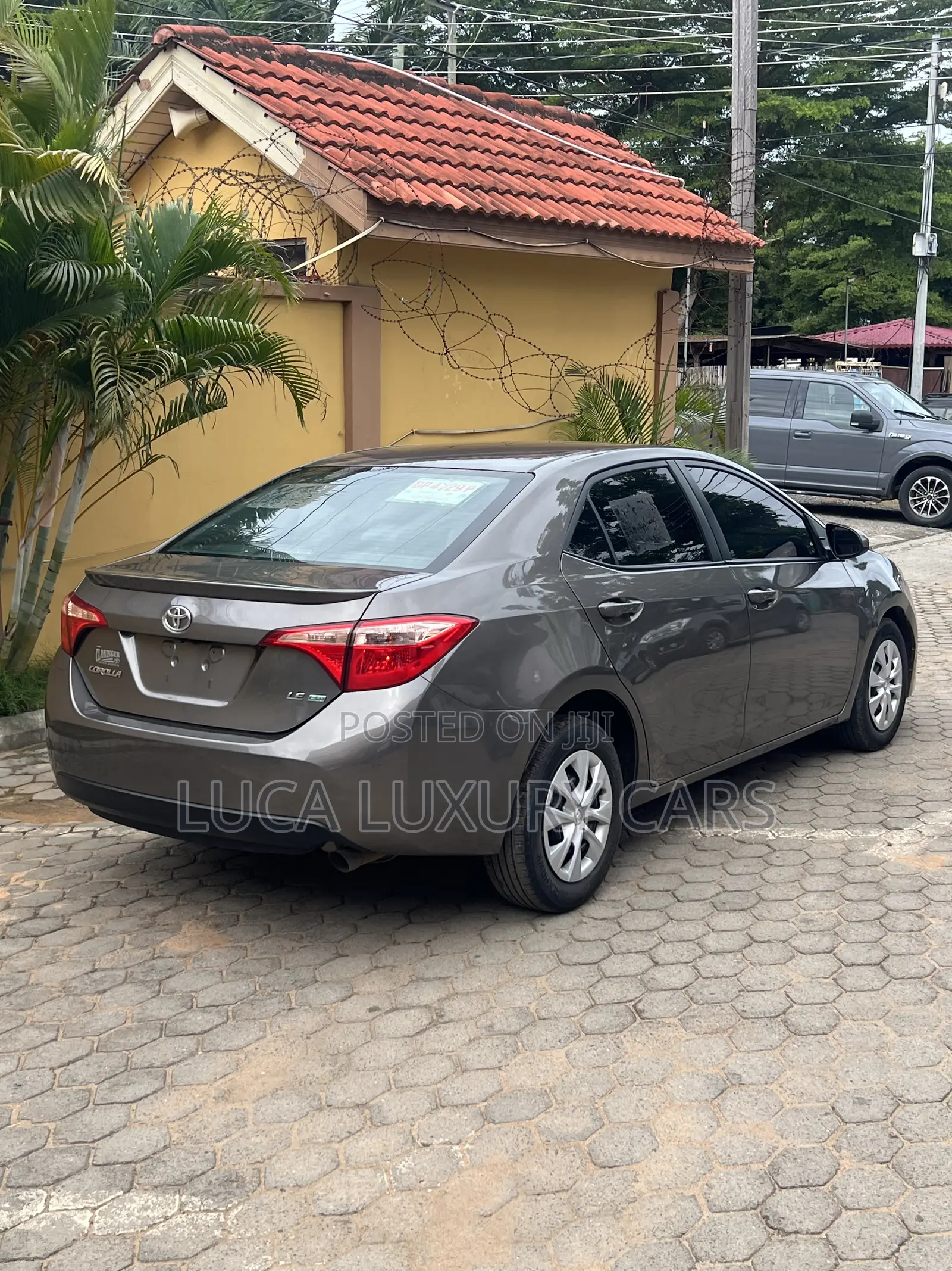 Toyota Corolla 2017 Brown