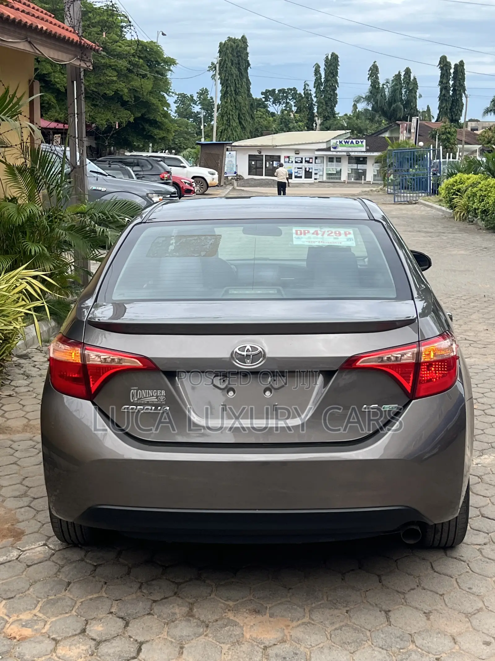 Toyota Corolla 2017 Brown