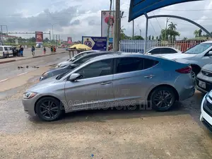 Hyundai Elantra SE Sedan FWD (2.0L 4cyl 6M) 2017 Silver