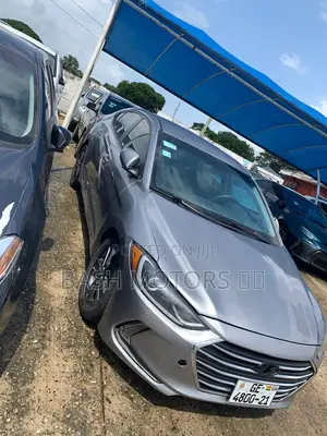 Hyundai Elantra SE Sedan FWD (2.0L 4cyl 6M) 2017 Silver