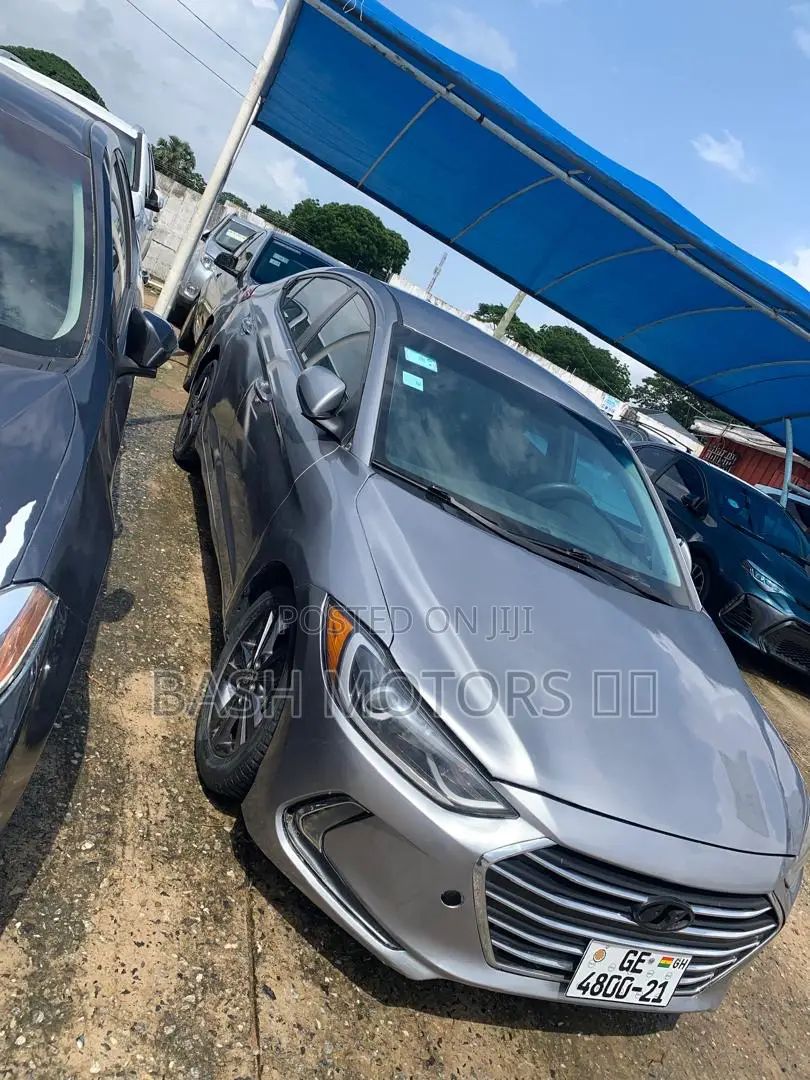 Hyundai Elantra SE Sedan FWD (2.0L 4cyl 6M) 2017 Silver