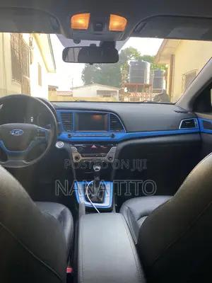 Hyundai Elantra SE Sedan FWD (2.0L 4cyl 6M) 2017 Blue