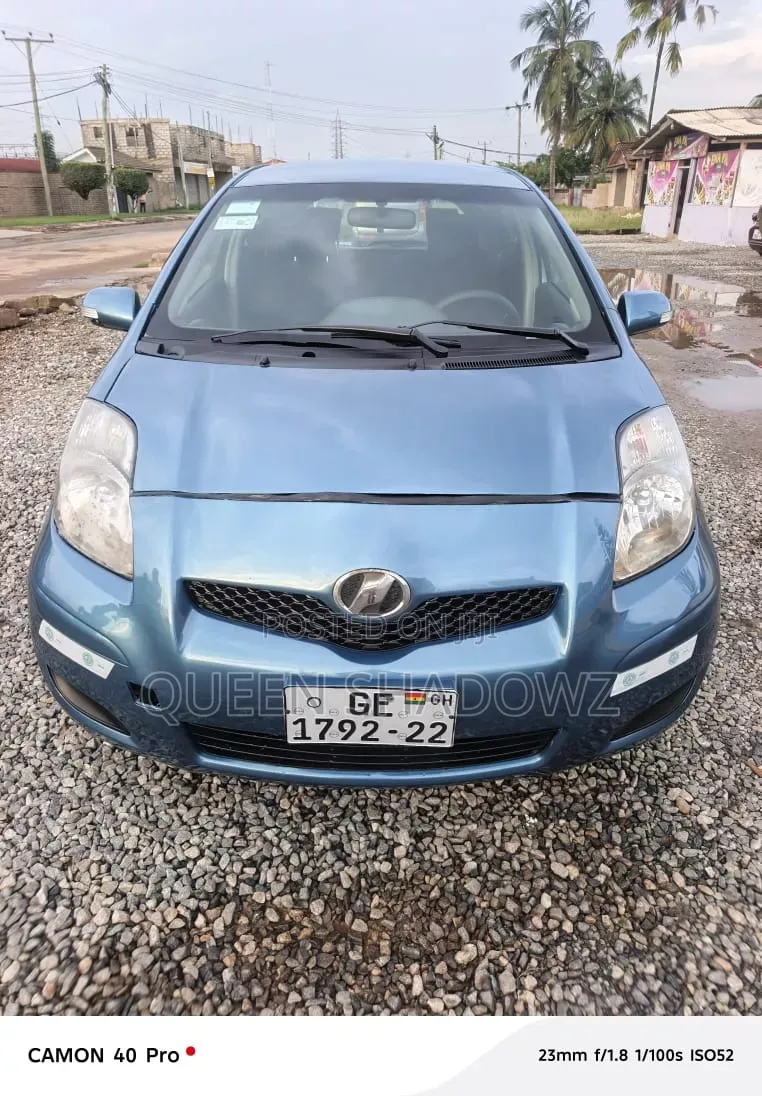 Toyota Vitz 2010 Gray
