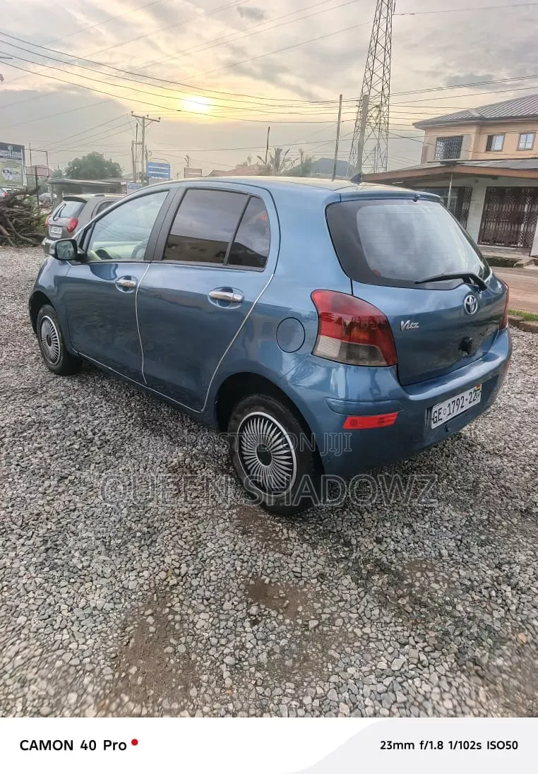Toyota Vitz 2010 Gray