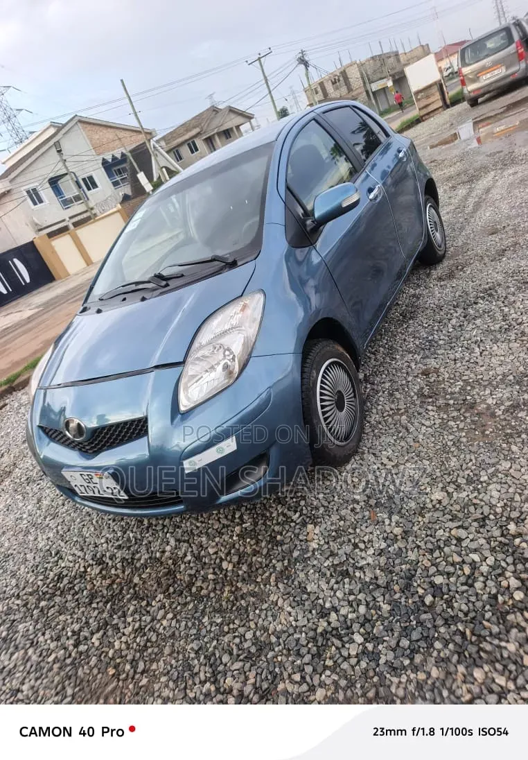 Toyota Vitz 2010 Gray