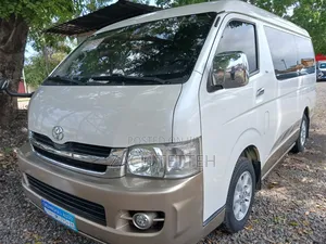 Toyota HiAce 2017 White