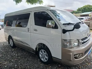 Toyota HiAce 2017 White