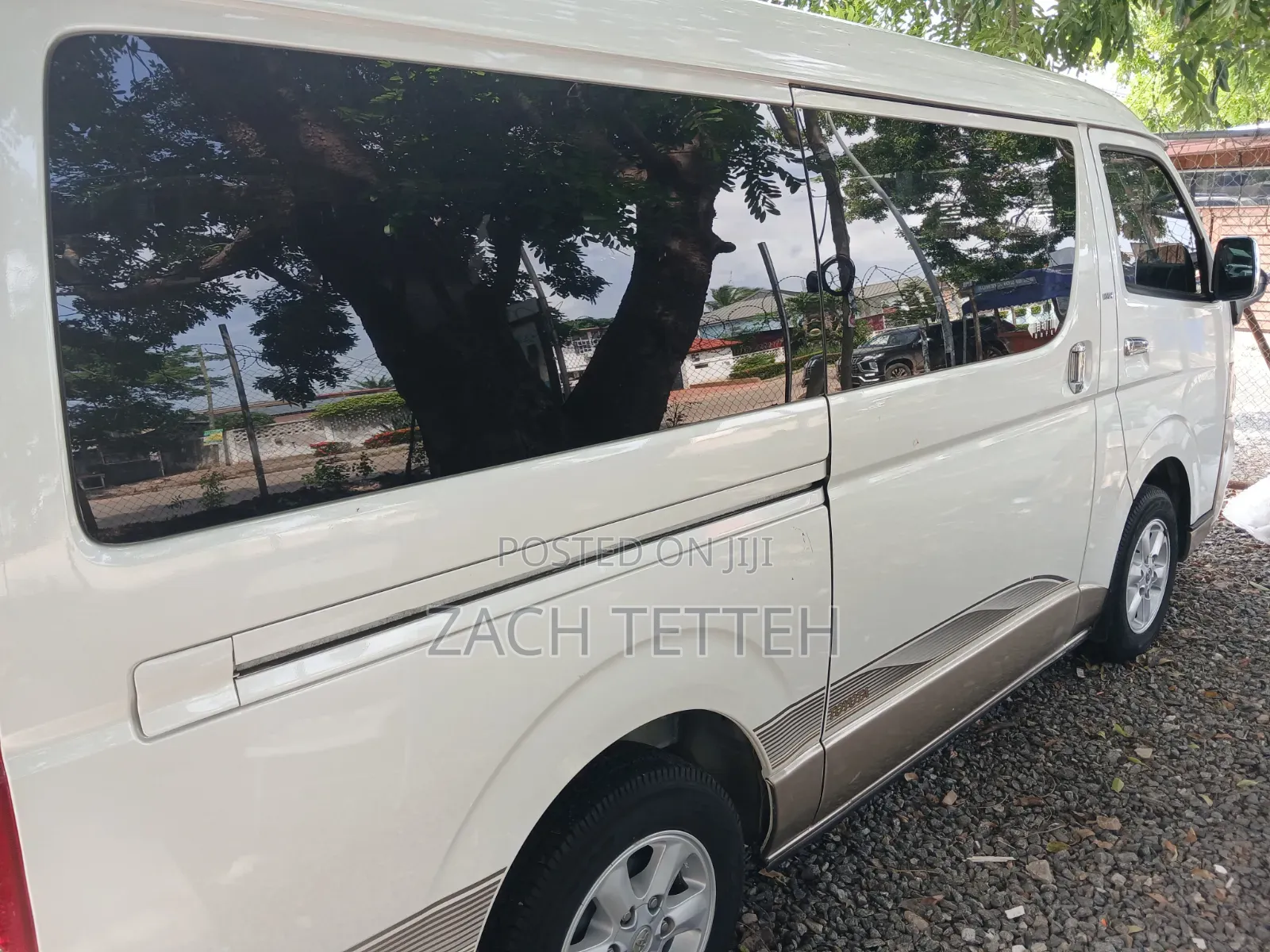 Toyota HiAce 2017 White