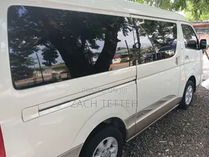 Toyota HiAce 2017 White