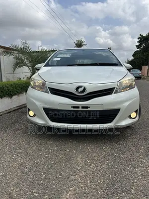 Toyota Vitz 2014 Pearl
