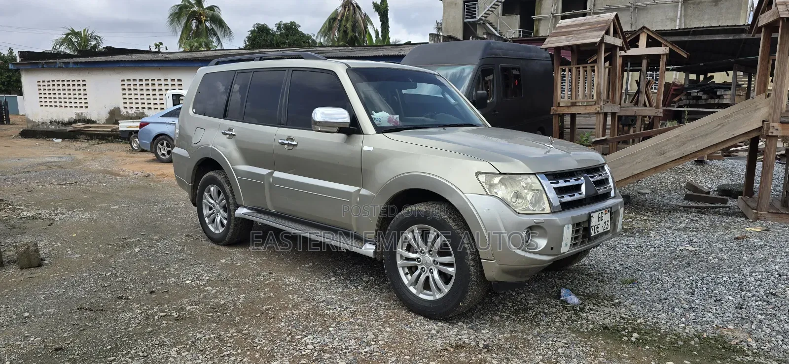 Mitsubishi Pajero V90 3.8 V6 GLS/GLX 2015 Gold